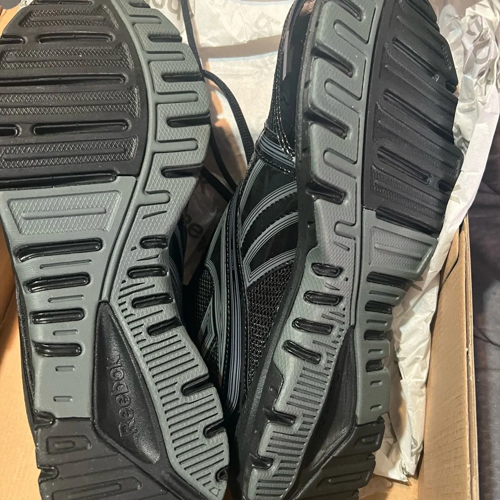 Women Reebok size 11 - Picture 4 of 4